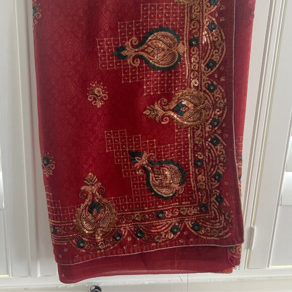 Georgette Saree with Stitched Blouse - Picture 1 of 5